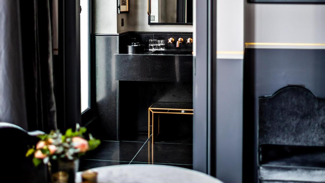 Monsieur George Hotel & Spa - Champs-Elysees Paris Ngoại thất bức ảnh A kitchen in a suite at the hotel