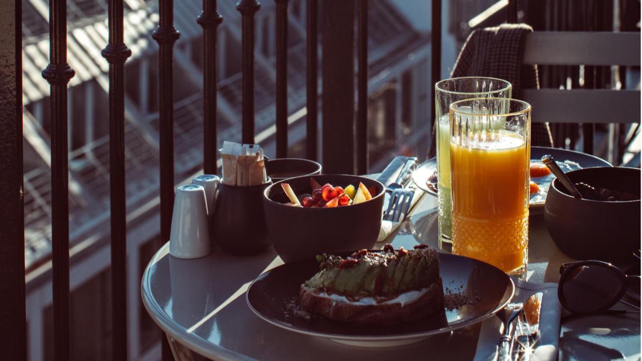 Monsieur George Hotel & Spa - Champs-Elysees Paris Ngoại thất bức ảnh A glass of orange juice