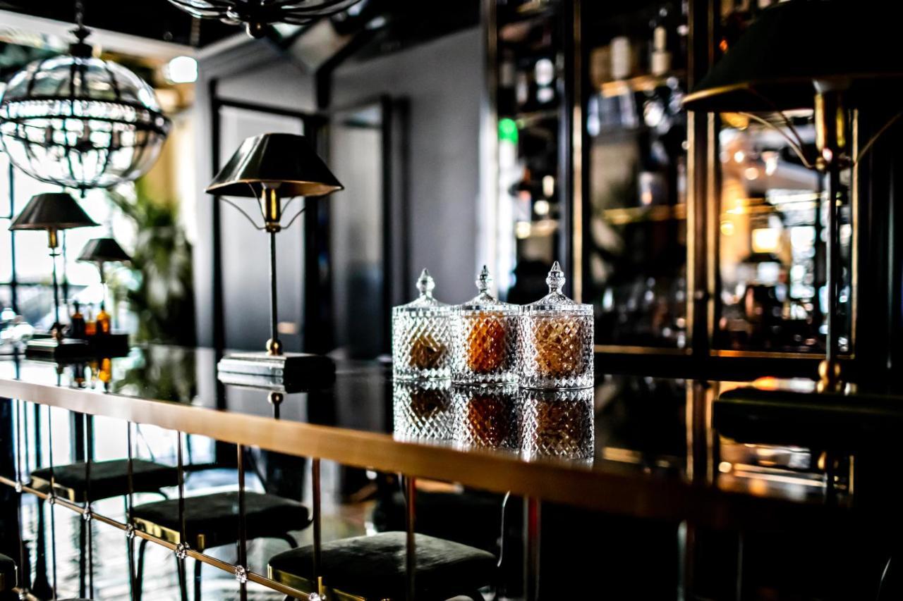 Monsieur George Hotel & Spa - Champs-Elysees Paris Ngoại thất bức ảnh The bar at the 1900