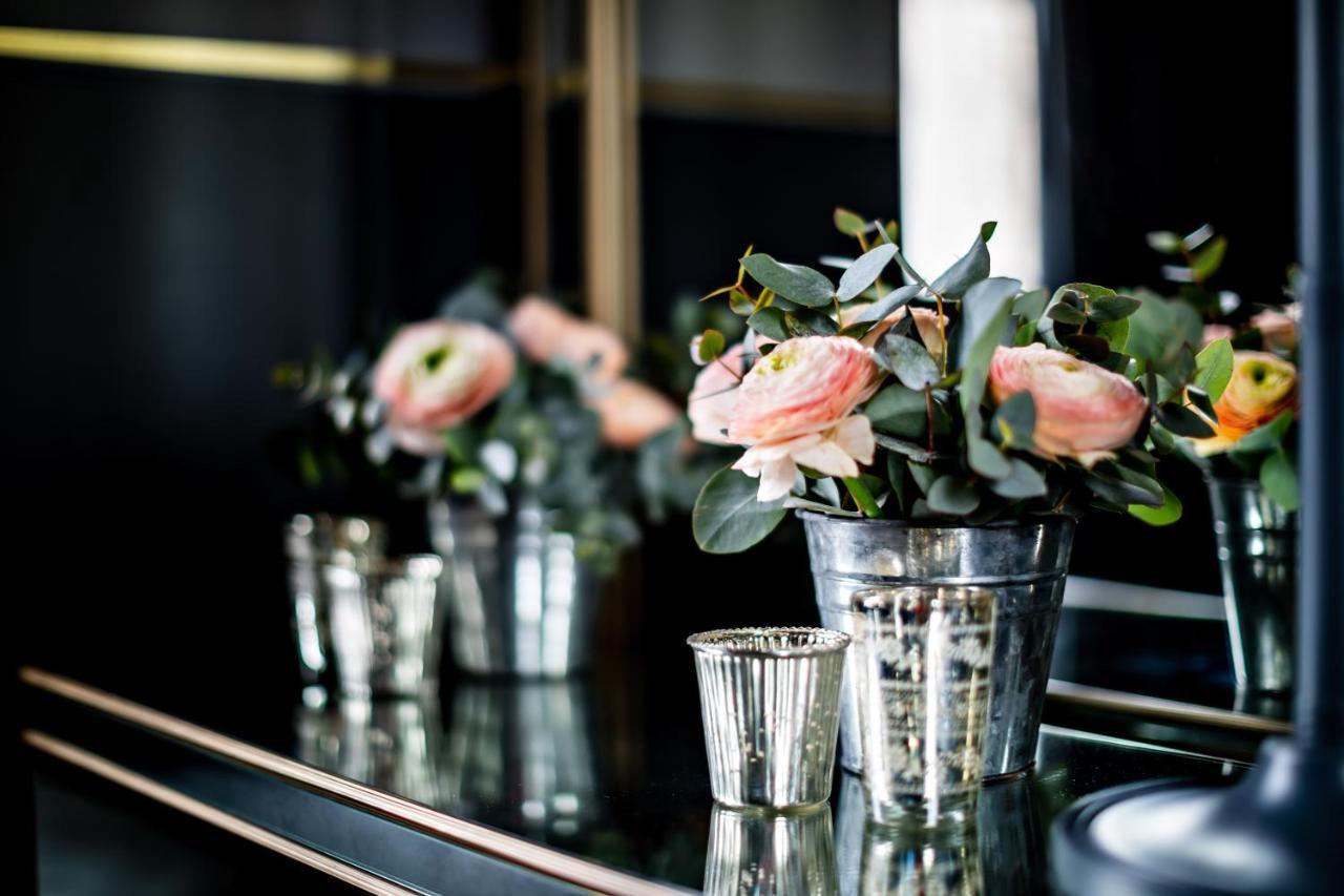 Monsieur George Hotel & Spa - Champs-Elysees Paris Ngoại thất bức ảnh Flowers at the 2018 Nobel Prize press conference