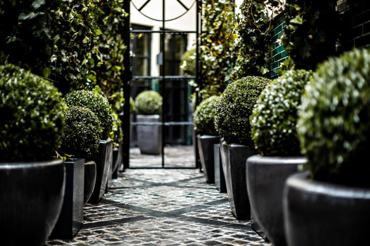 Monsieur George Hotel & Spa - Champs-Elysees Paris Ngoại thất bức ảnh The entrance to the hotel